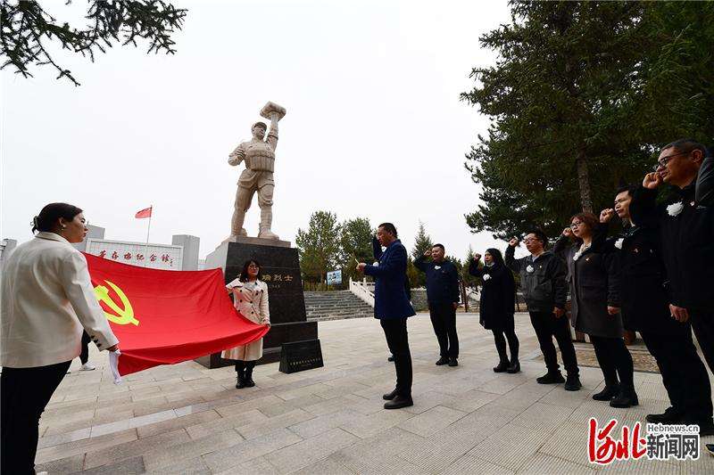 河北怀来：清明时节祭英烈