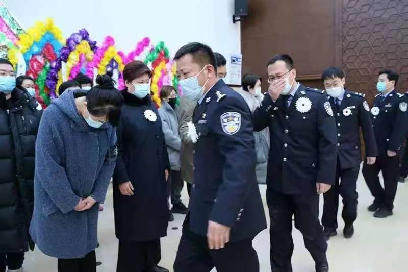 送别硬汉刑警 追思“心中最美”