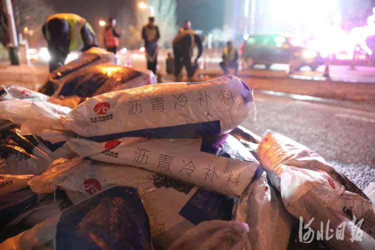 河北张家口：沥青冷补技术，解决路面养护难题