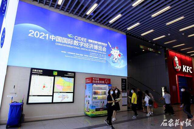 迎接数博会“盛装” 待客来 石家庄市各种宣传灯箱“亮”了起来