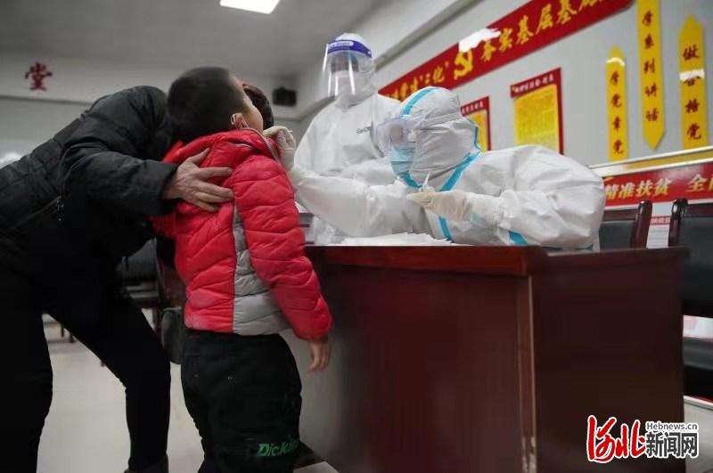 河北邯郸医护人员支援邢台全民免费核酸检测