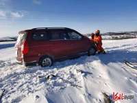 河北围场：防疫人员车辆被困 消防员雪地营救