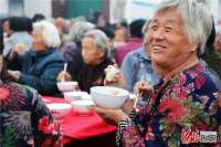 河北平乡：千人饺子宴孝老敬老