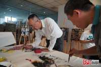 河北邢台经济区组织书画家走进企业送文化