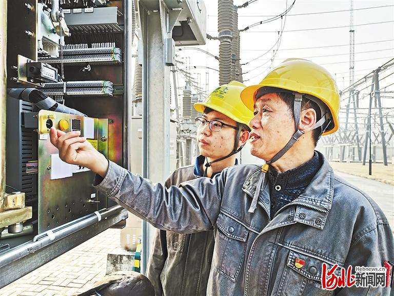 国网冀北秦皇岛供电公司运维人员假期坚守一线