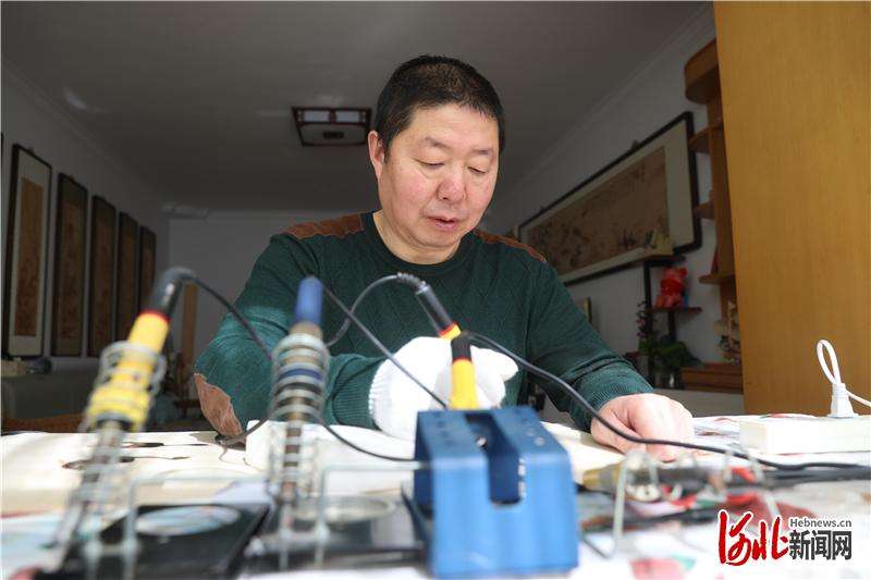 河北张家口：改良火笔技艺 烙画非遗魅力