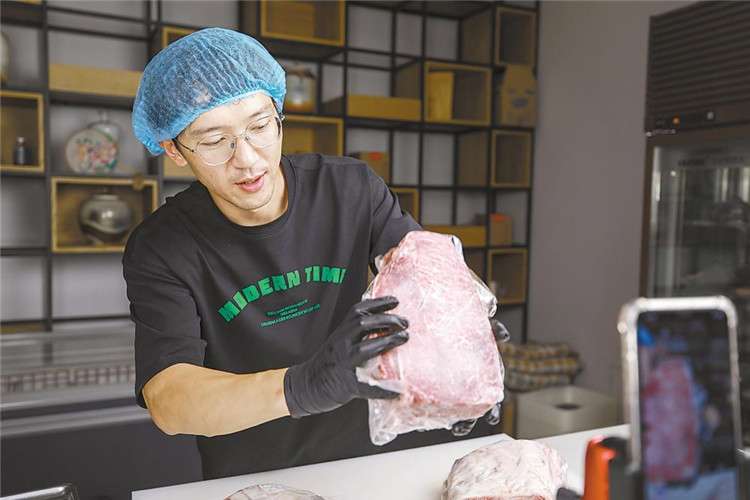 厂：“建+电商”铺就乡村振兴“幸福路”