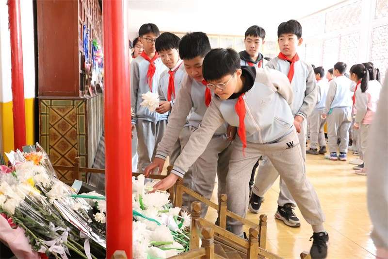 缅怀英烈伟绩 传承精神 雄安新区以多种形式祭奠缅怀先烈