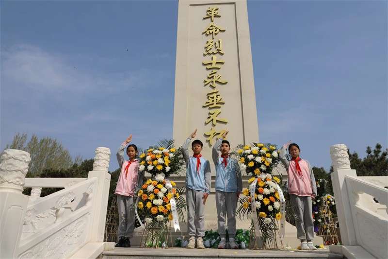 缅怀英烈伟绩 传承精神 雄安新区以多种形式祭奠缅怀先烈