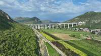 河北邢台：山区村路畅 群众生活美