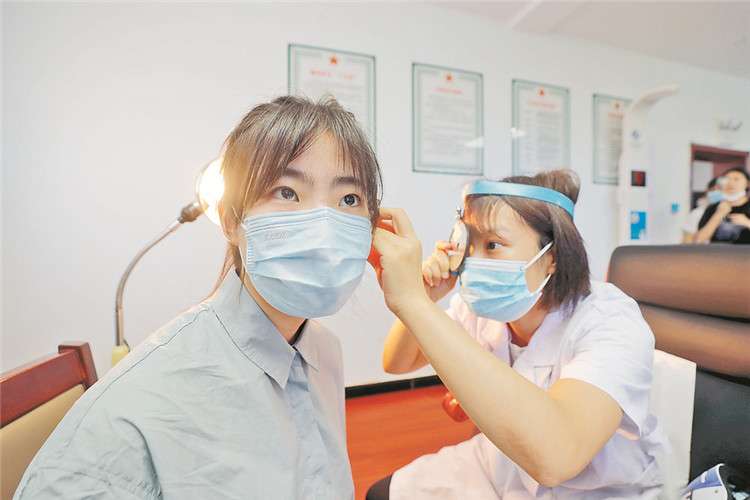 廊坊2022年度下半年女兵初审初检 69名应征女青年参检