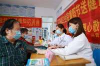 河北广宗：义诊送健康 情暖重阳节