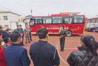河北邢台：小山村驶来理论宣讲篷车