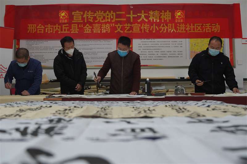 邢台内丘：“金喜鹊”文艺宣传小分队“飞入”社区宣讲忙