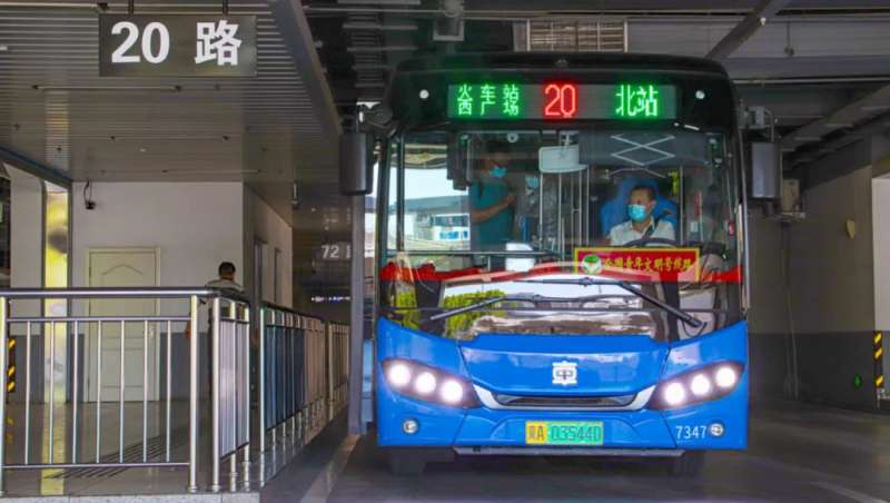 9月26日起，石家庄市公交5路、20路等10条线路恢复泰华街运行
