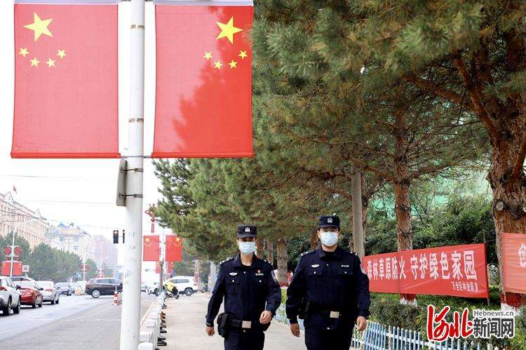 张家口万全区街头处处红