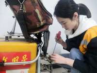 国庆坚守｜“钢轨女探花”的一天