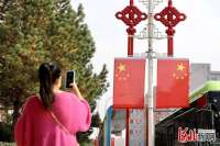 张家口万全区街头处处红