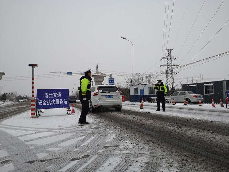 邢台柏乡交警全力护航“平安路”