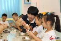 厂：学做月饼迎中秋