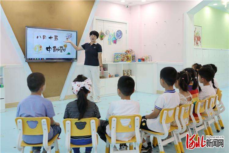 厂：学做月饼迎中秋