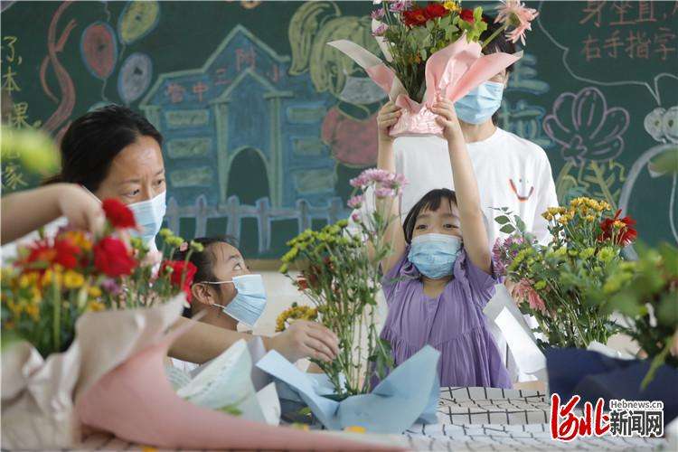 廊坊：感恩教师节 团圆话中秋