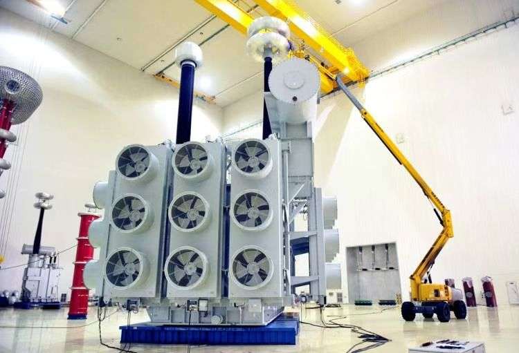 我首台1000kV直出式特高压交流变压器在秦皇岛区试验成功