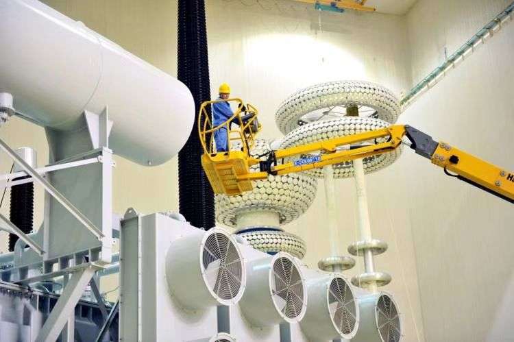 我首台1000kV直出式特高压交流变压器在秦皇岛区试验成功