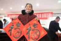 河北迁安：迎春纳福送春联 浓浓墨香暖万家