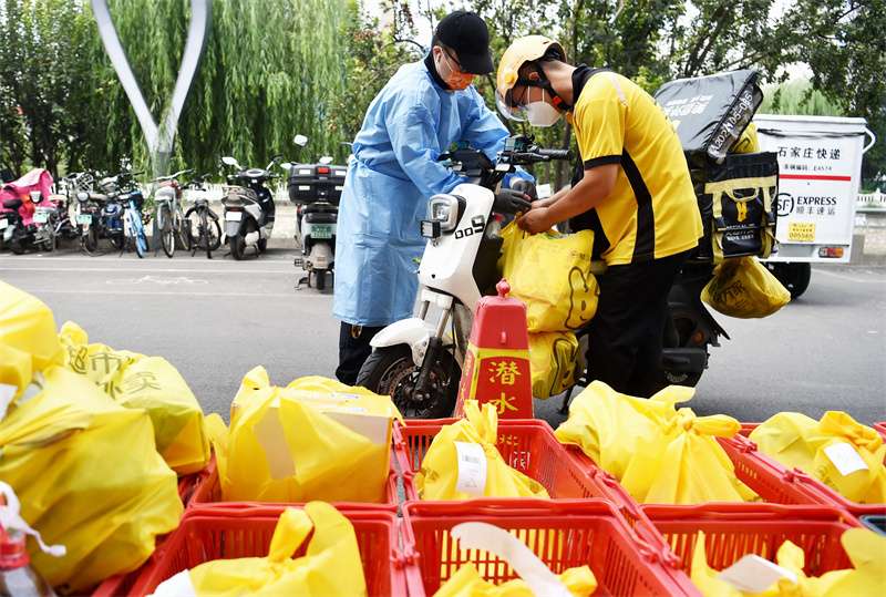 河北石家庄：加强疫情防控 保障生活物资供应