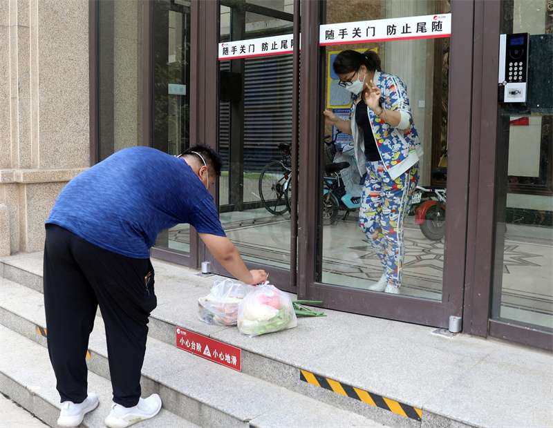 河北石家庄：加强疫情防控 保障生活物资供应