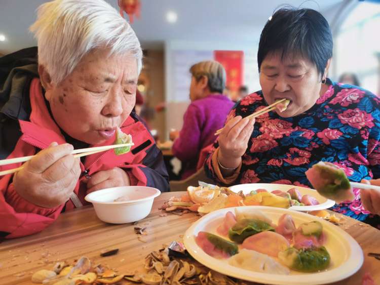 唐山：十五送元宵 从嘴甜到心