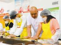 廊坊市安次区小朋友体验非遗美食制作