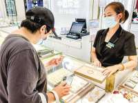 廊坊：“双节”叠加 黄金首饰热销
