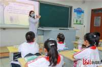 厂：爱护牙齿 从小做起