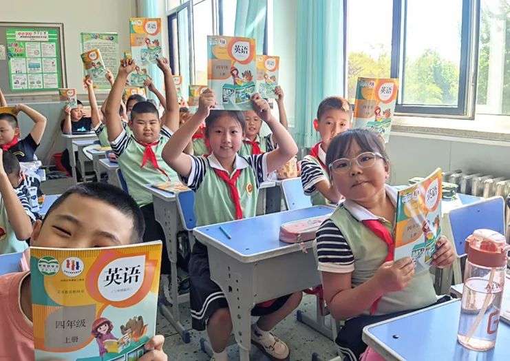 出版冀军全面保障全1100余万中小学生秋季教学用书