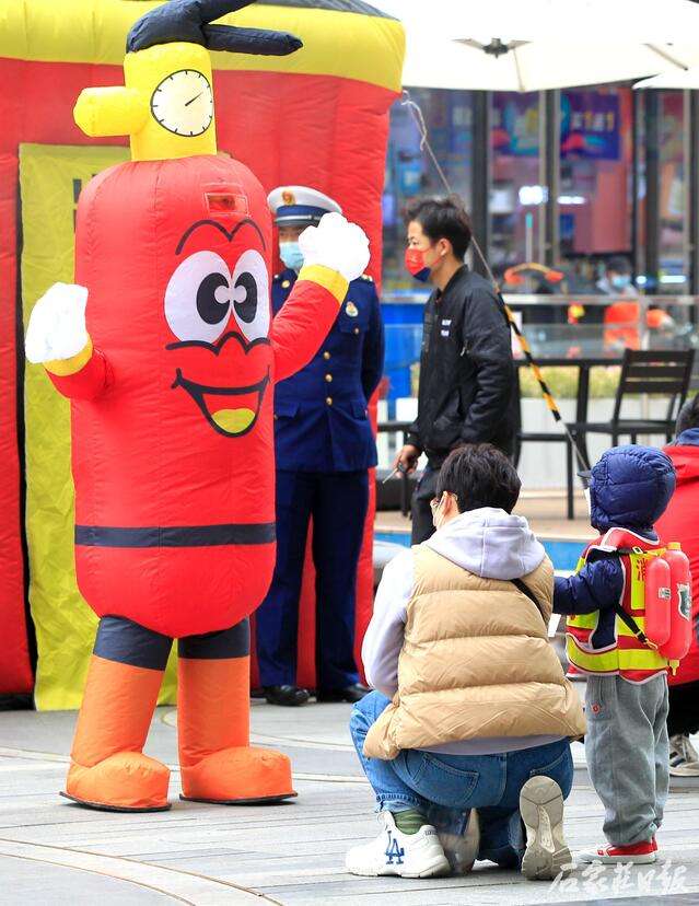 欢迎您来逛！石家庄市消防主题文化街亮相