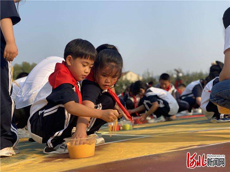 河北三河：热爱祖国 孩子们有“画”说