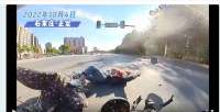 不系扣=没有戴！ 关键时刻头盔先“飞”了！