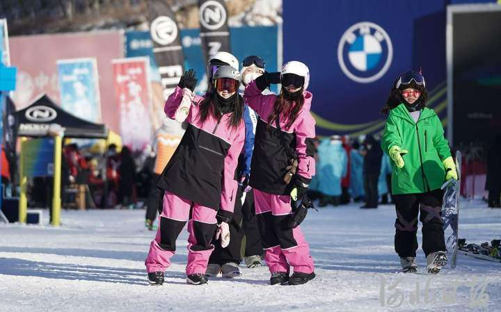 河北崇礼：冰雪热持续升温