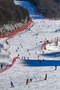 河北崇礼：冰雪热持续升温