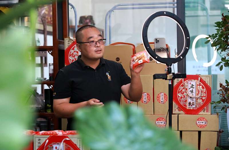河北石家庄：月饼制作迎中秋