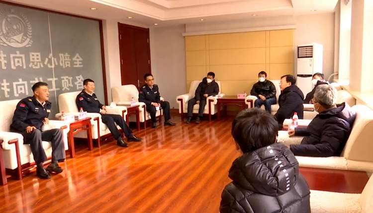 鲍成超春节前走访慰问驻区队、老员、困难职工及低保户