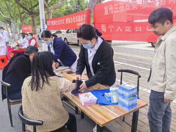弘扬新型婚育文化 共创健康生活