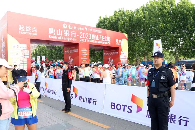 2023唐山马拉松 公安“护跑团”实现“流动安保”
