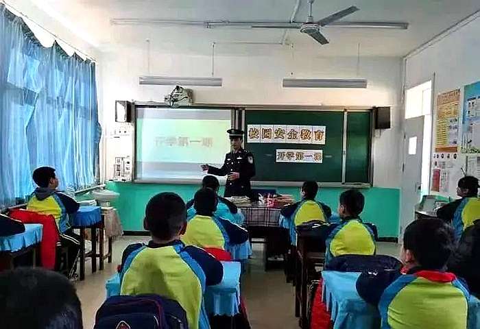秦皇岛昌黎民警开展“开学第一课”安全知识讲堂活动