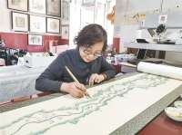永清女画家绘制12米永定河长卷