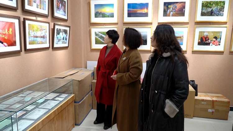 秦皇岛抚宁举办《讲述女》主题摄影展