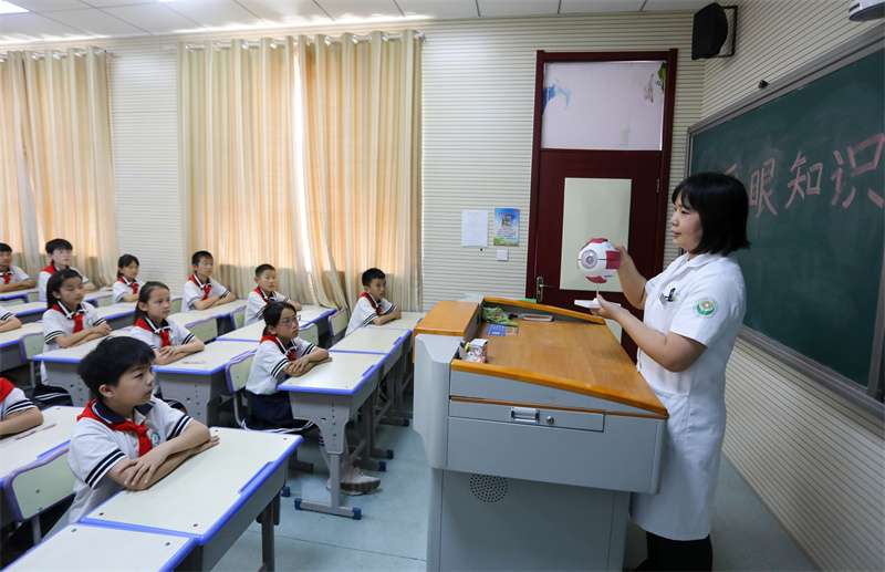 河北临城：全国爱眼日  关注眼健康