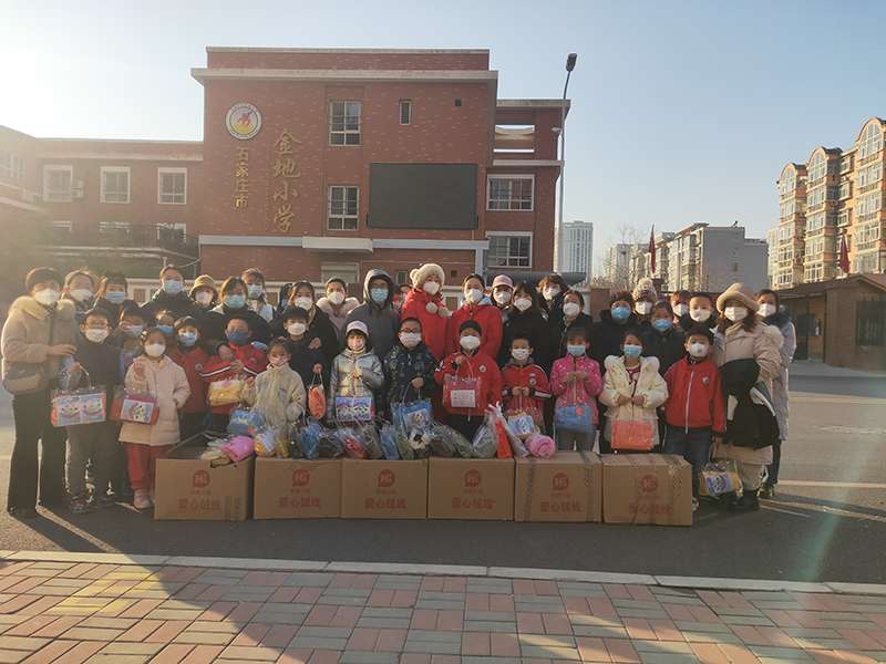 围巾帽子送给巴州小朋友！2022年“恒爱行动”爱心织品开始回收